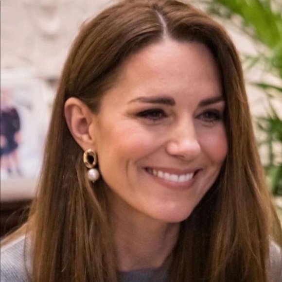 Gorgeous gold & Pearl hoops 😍 - Picture 3 of 10